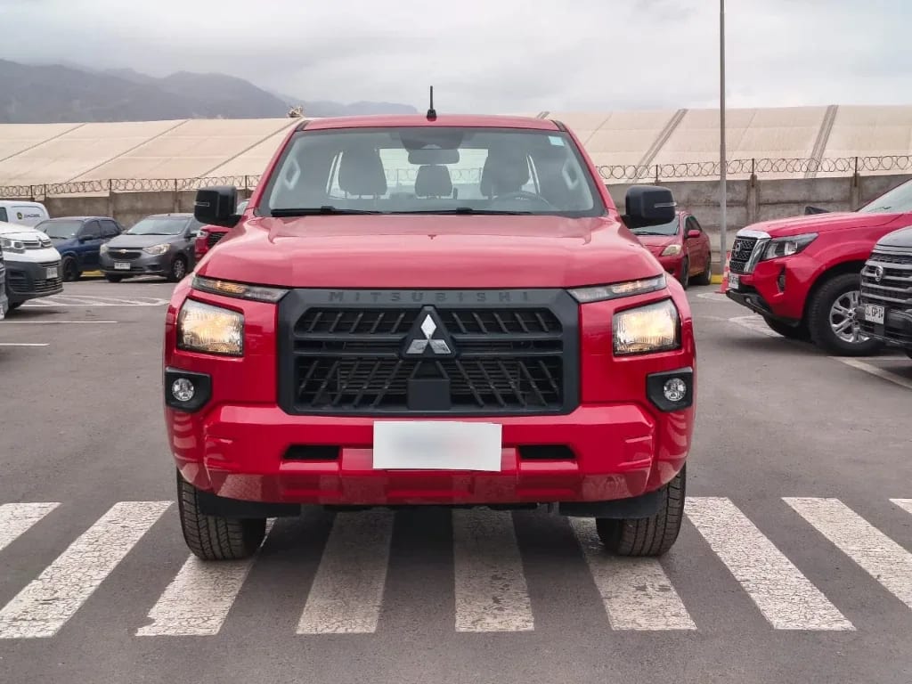 Mitsubishi L200 Katana D/c 2.4 Tdi Mt Xrt 4x4 año 2024