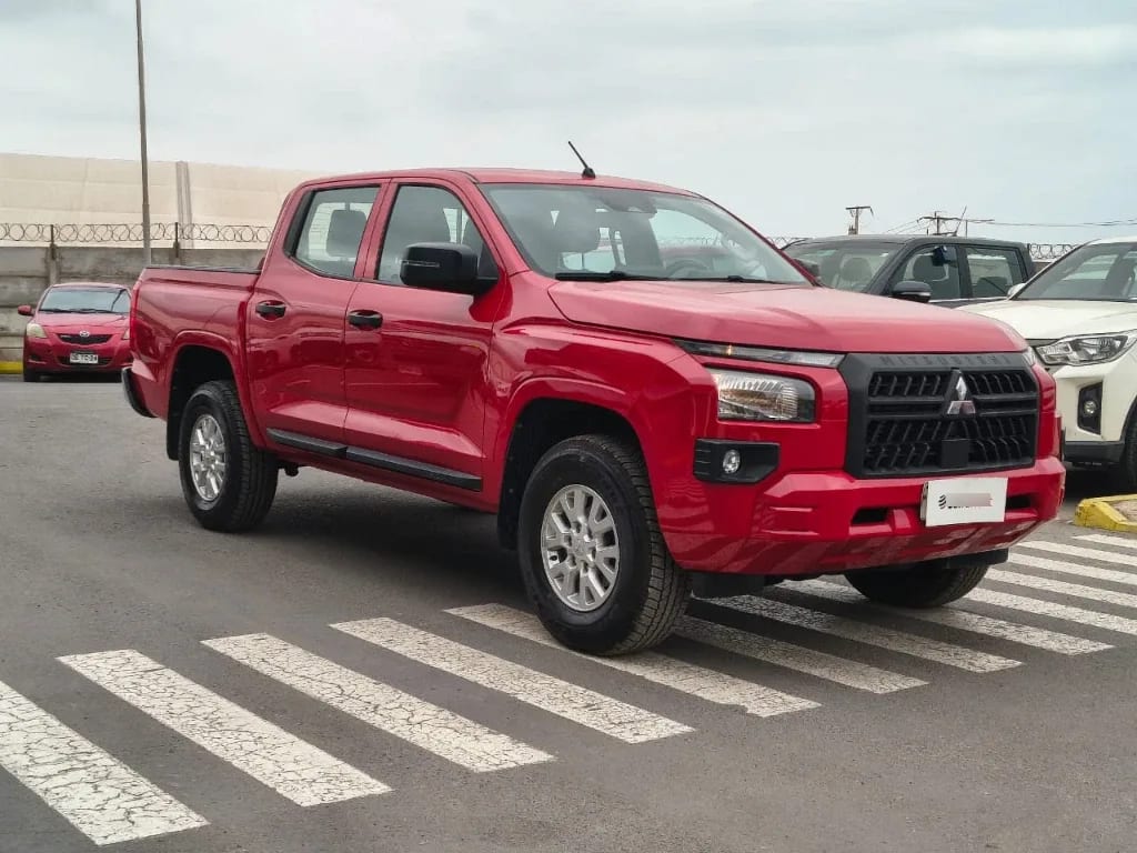 Mitsubishi L200 Katana D/c 2.4 Tdi Mt Xrt 4x4 año 2024