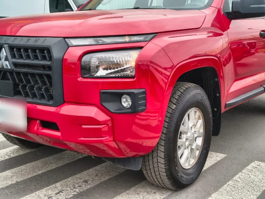Mitsubishi L200 Katana D/c 2.4 Tdi Mt Xrt 4x4 año 2024