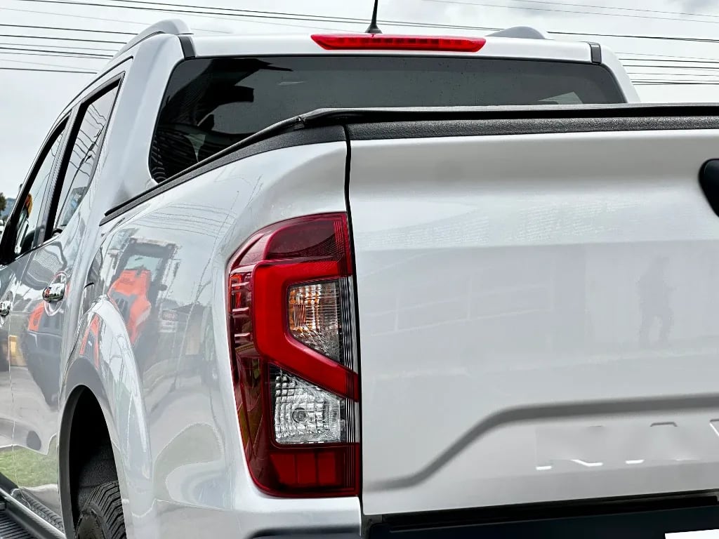 Nissan Navara Navara Dc 4x4 2.3tdi Le At año 2023