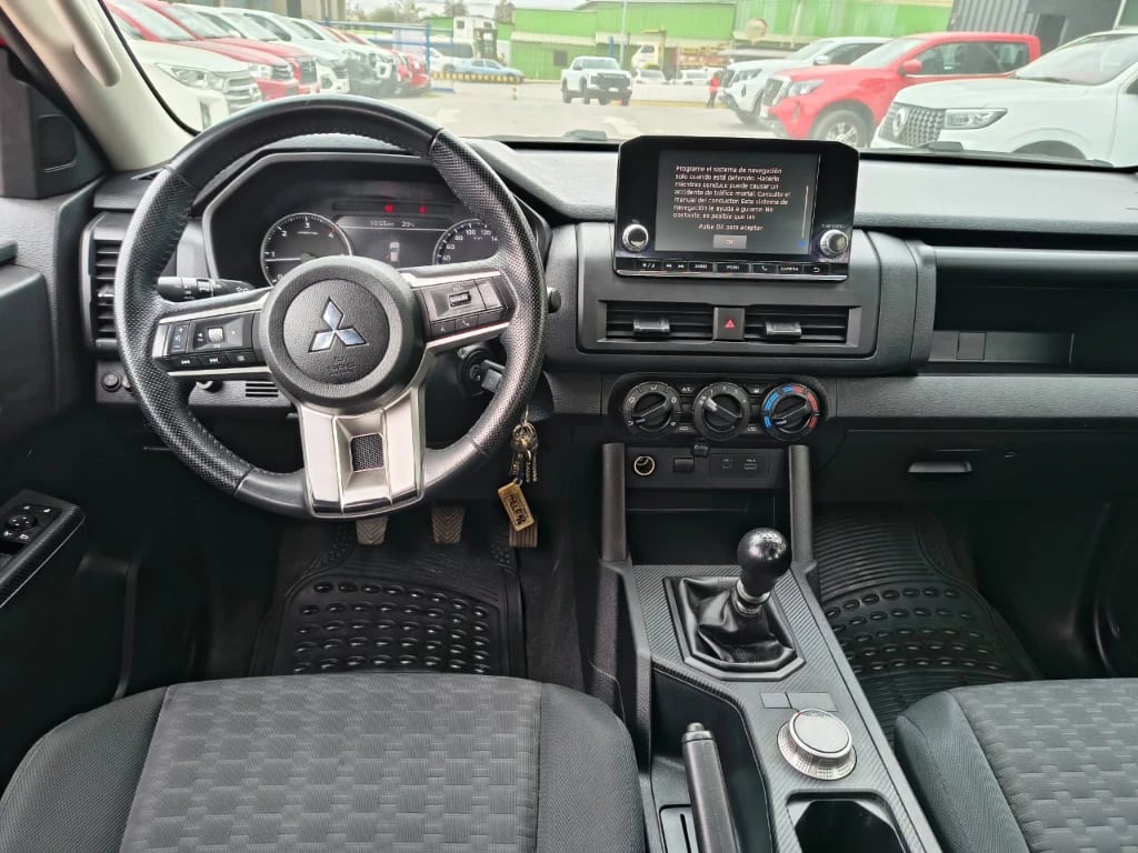 Mitsubishi L200 Katana D/c 2.4 Tdi Mt Xrt 4x4 año 2024