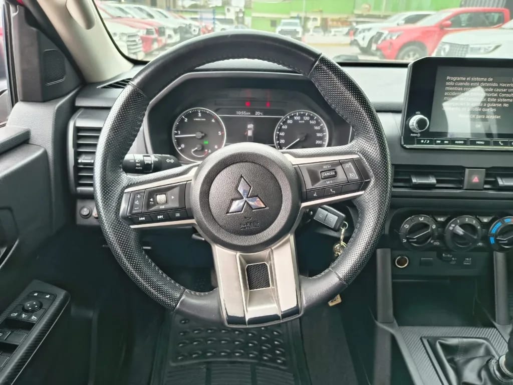 Mitsubishi L200 Katana D/c 2.4 Tdi Mt Xrt 4x4 año 2024
