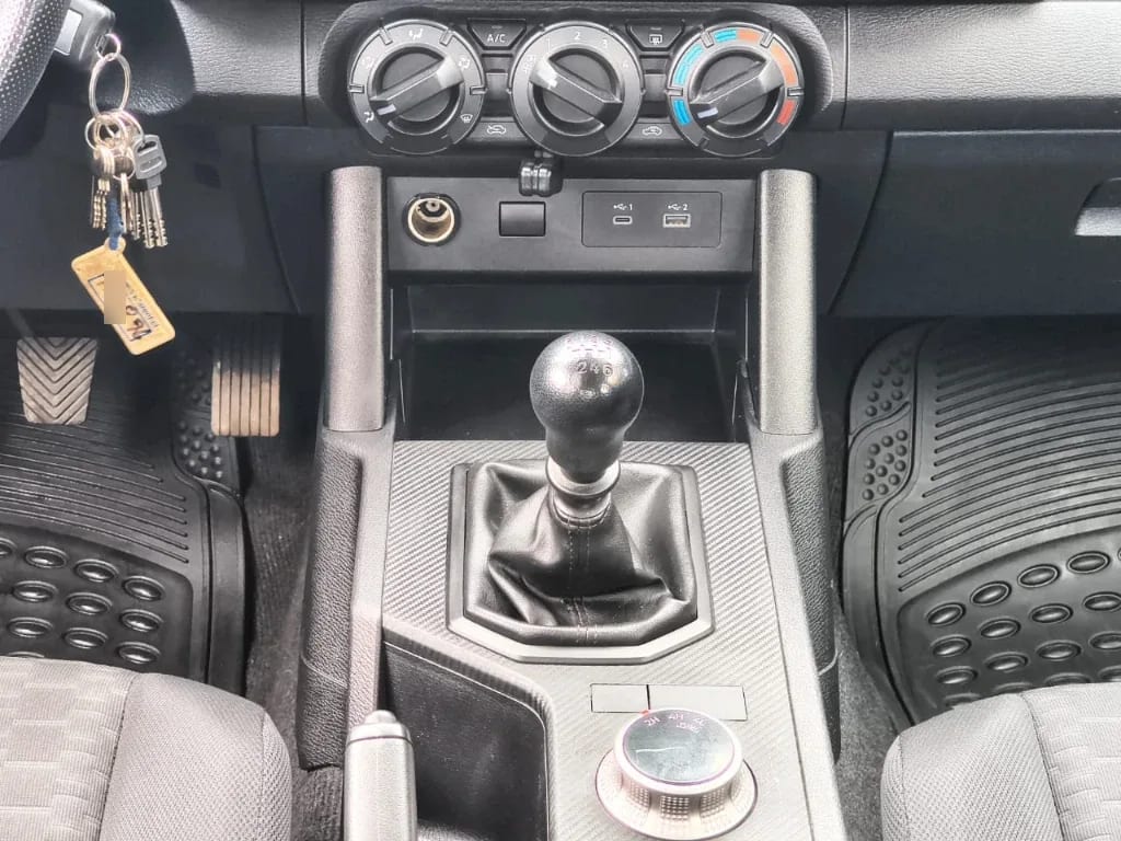 Mitsubishi L200 Katana D/c 2.4 Tdi Mt Xrt 4x4 año 2024