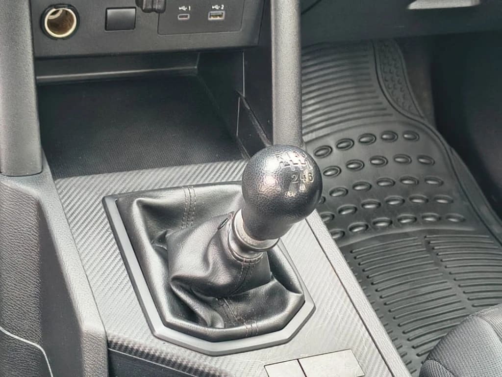 Mitsubishi L200 Katana D/c 2.4 Tdi Mt Xrt 4x4 año 2024