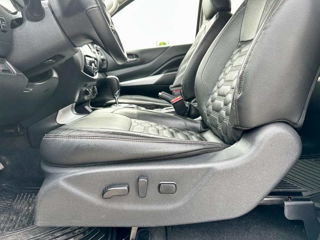 Nissan Navara Navara Dc 4x4 2.3tdi Le At año 2023