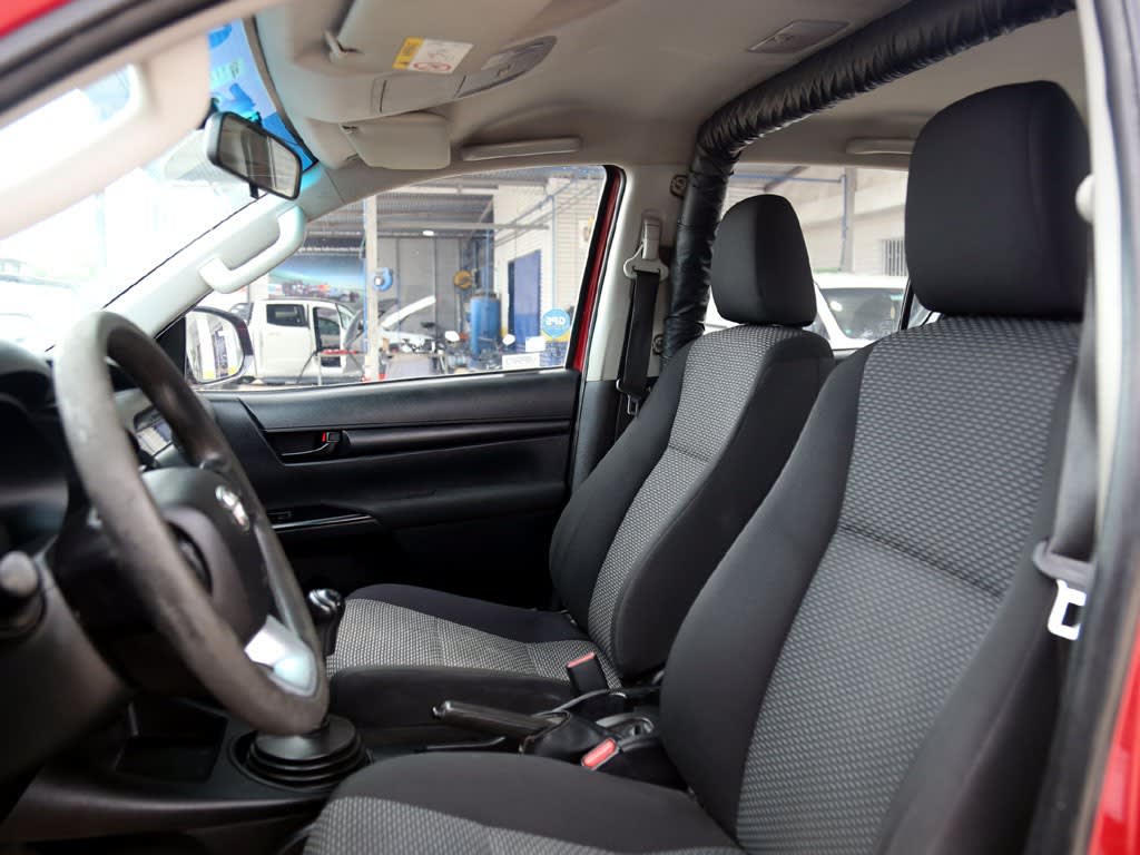 Toyota Hilux D Cab Dx 4x4 2.4 año 2022