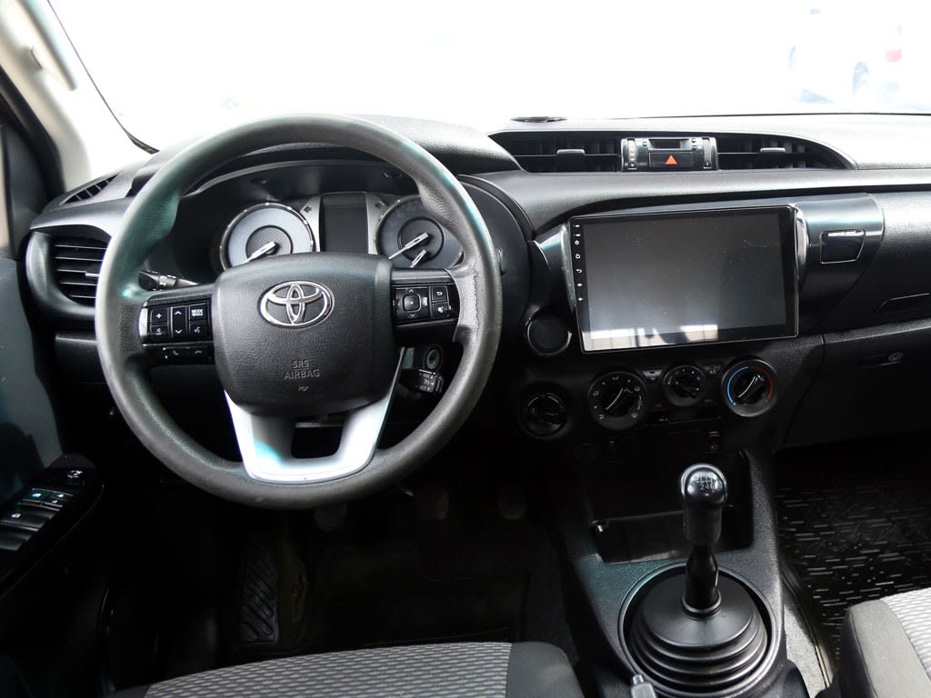 Toyota Hilux D Cab Dx 4x4 2.4 año 2022