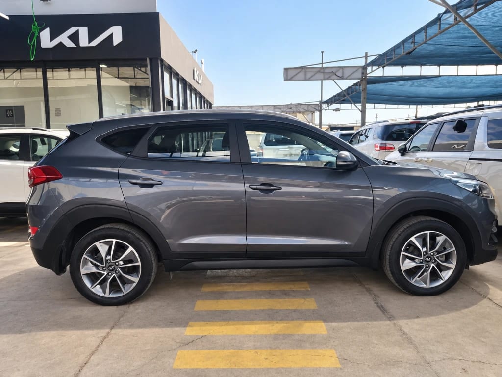 Hyundai Tucson 2.0 Gl Advance 4x2 Nav Mt 5p año 2018