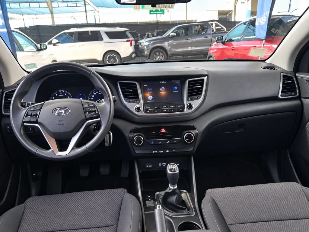 Hyundai Tucson 2.0 Gl Advance 4x2 Nav Mt 5p año 2018