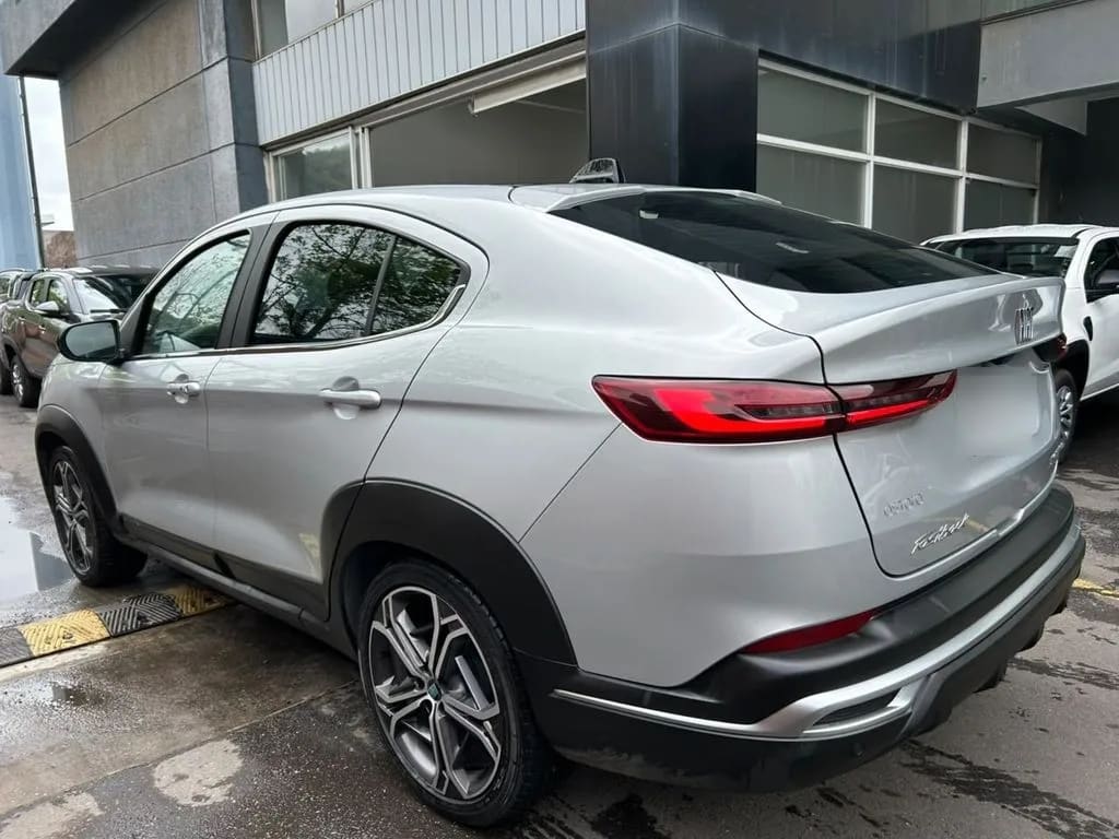 Fiat Fastback 1.0 Impetus 4x2 Cvt At 5p año 2024