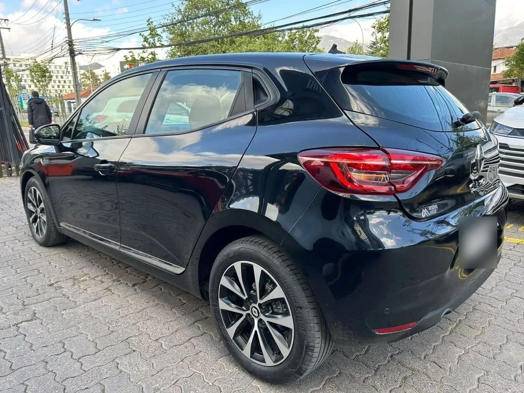 Renault Clio 1.0t Zen 4x2 Mt 5p año 2023