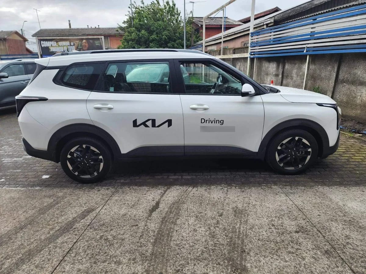 Kia Carens 1.5t Ex 4x2 7dct At 5p año 2026