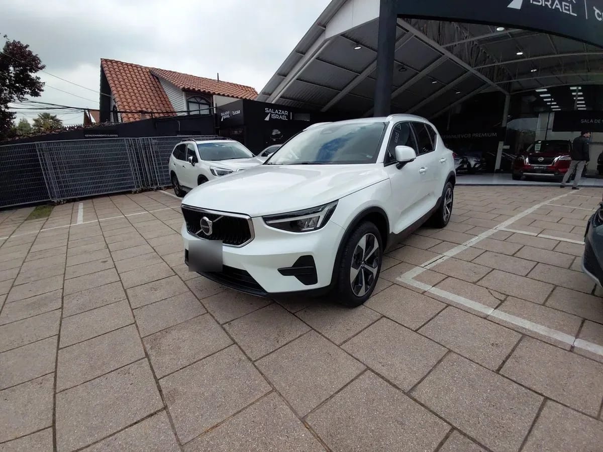 Volvo Xc40 2.0 B4 Plus Hibrido Fwd At 5p año 2024