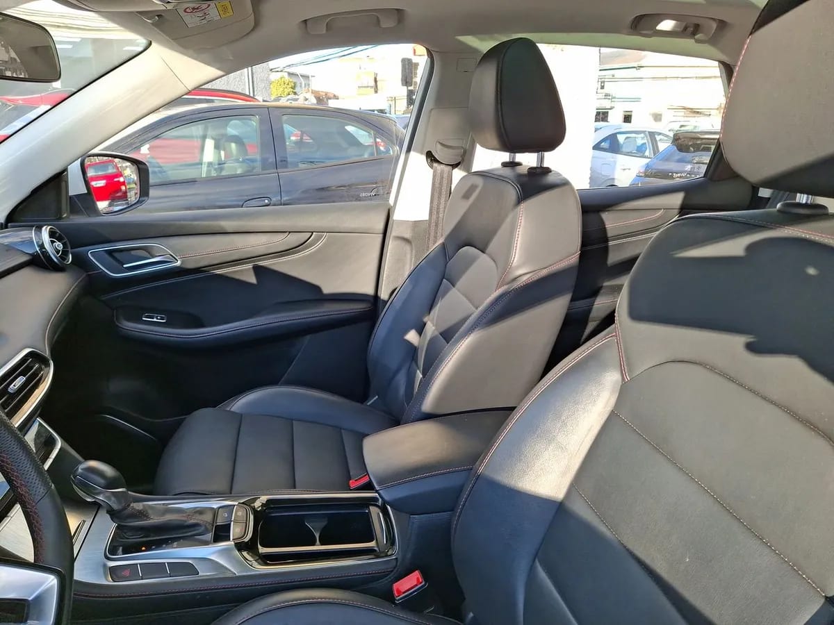 MG Hs 1.5t Dlx 2wd Dct At 5p año 2026