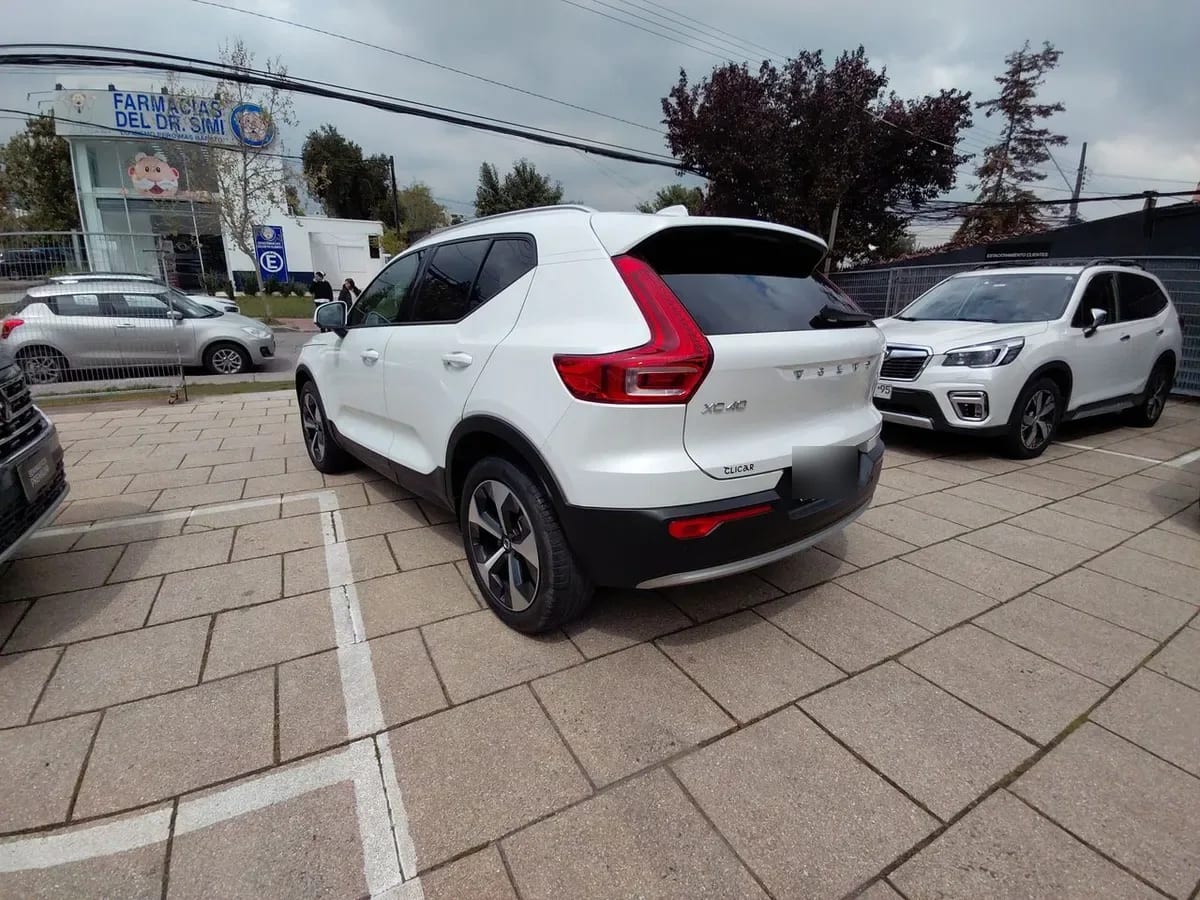 Volvo Xc40 2.0 B4 Plus Hibrido Fwd At 5p año 2024