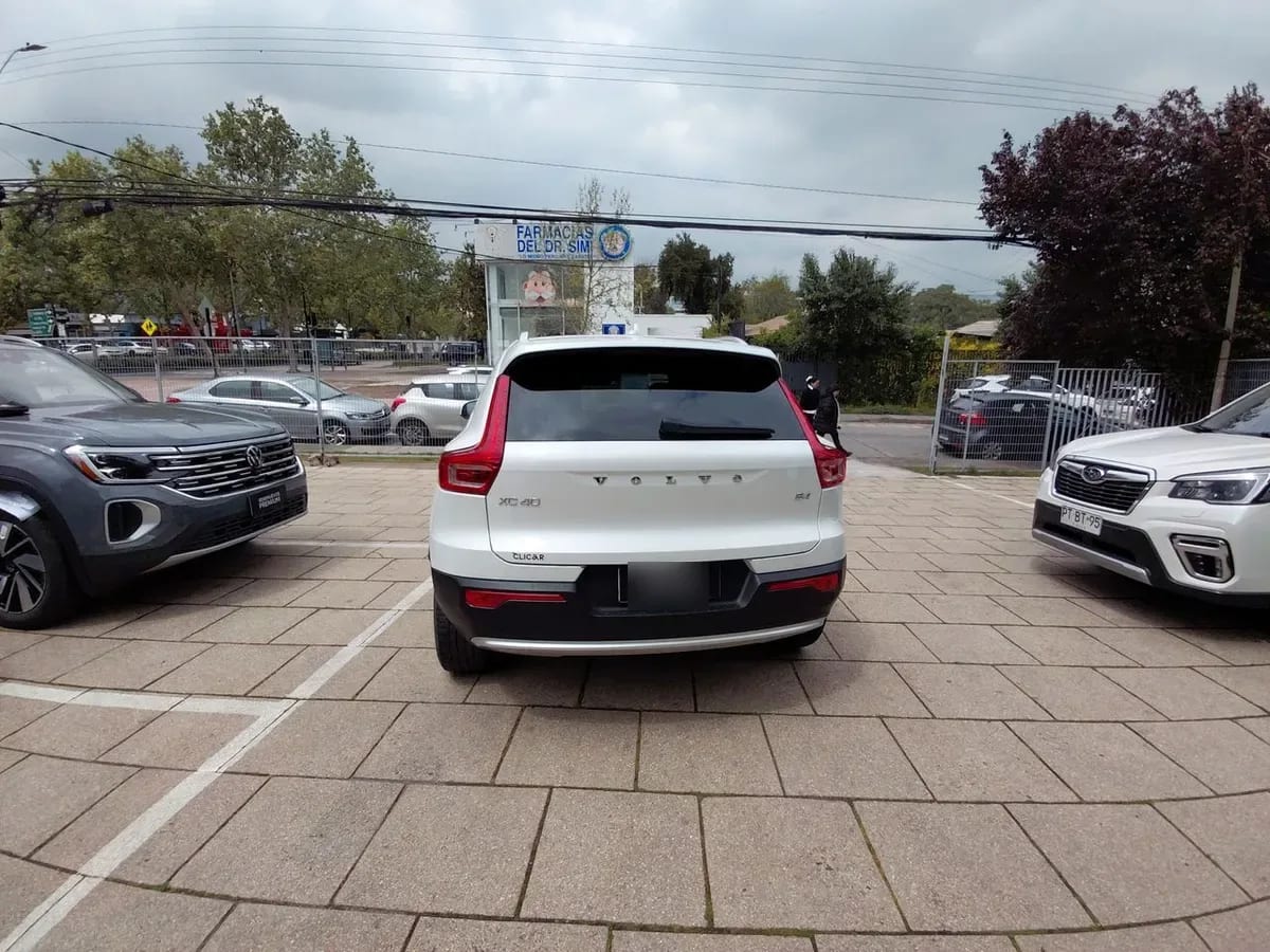 Volvo Xc40 2.0 B4 Plus Hibrido Fwd At 5p año 2024
