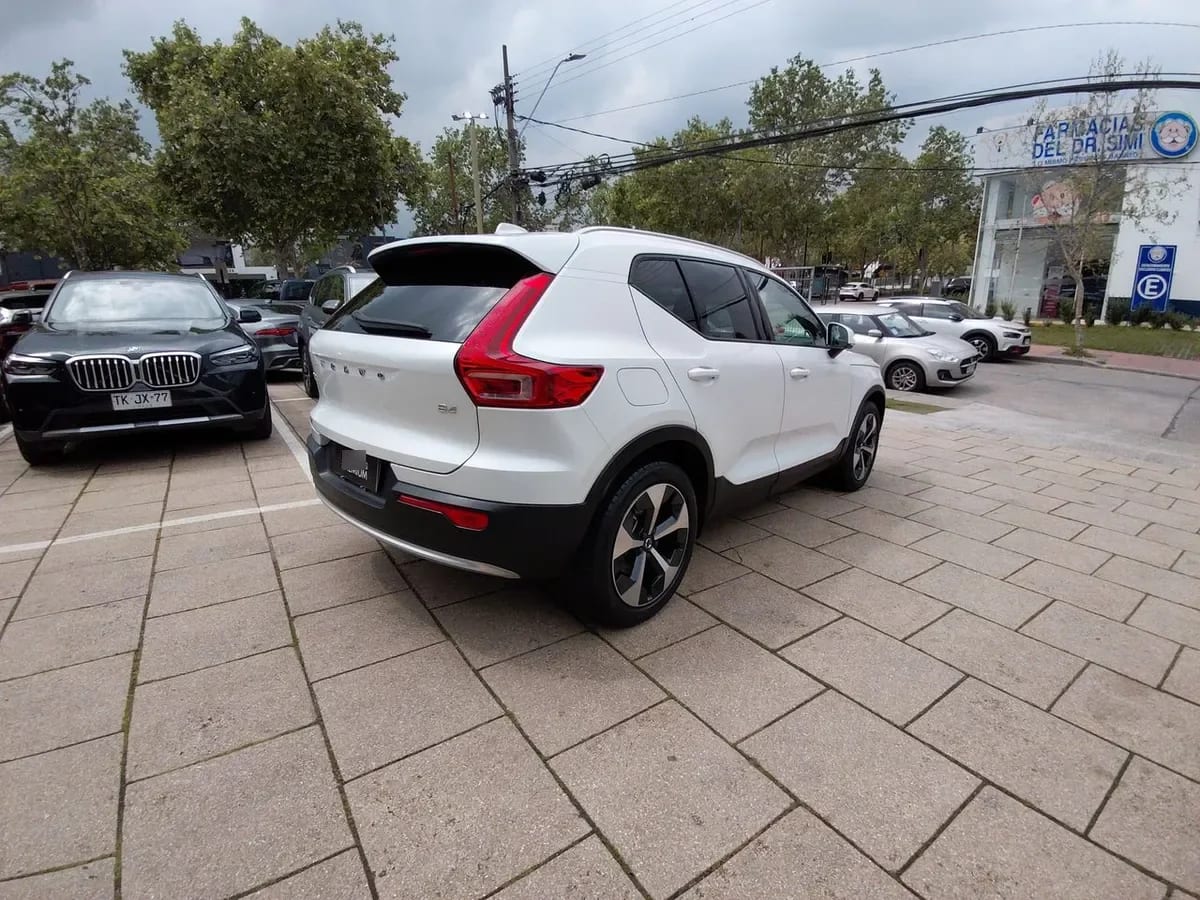 Volvo Xc40 2.0 B4 Plus Hibrido Fwd At 5p año 2024