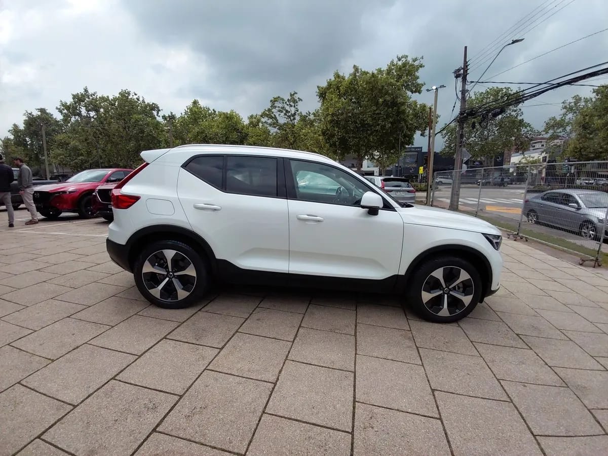Volvo Xc40 2.0 B4 Plus Hibrido Fwd At 5p año 2024