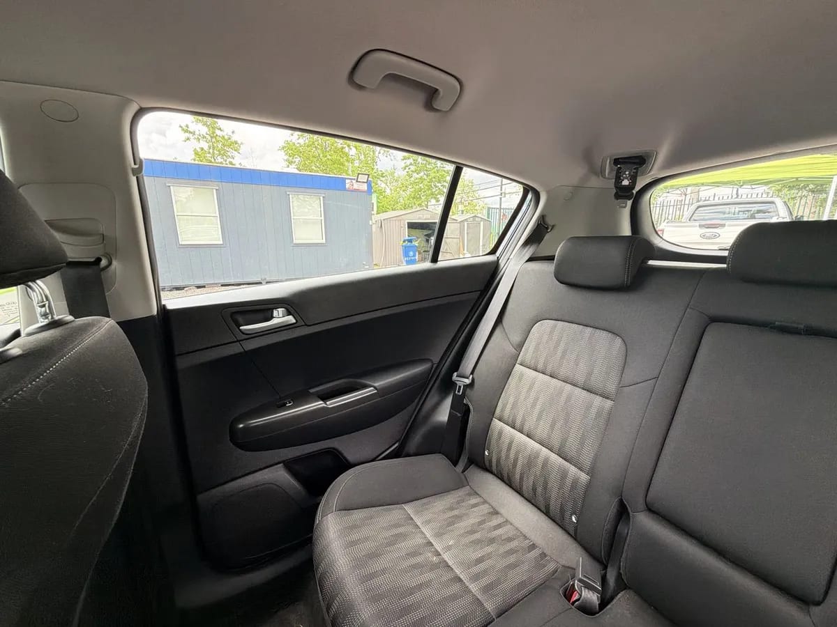 Kia Sportage 2.0 Lx 2wd 6at 5p año 2021