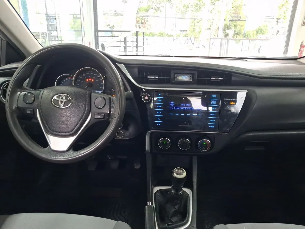 Toyota Corolla 1.8 Gl 4x2 Mt 4p año 2017