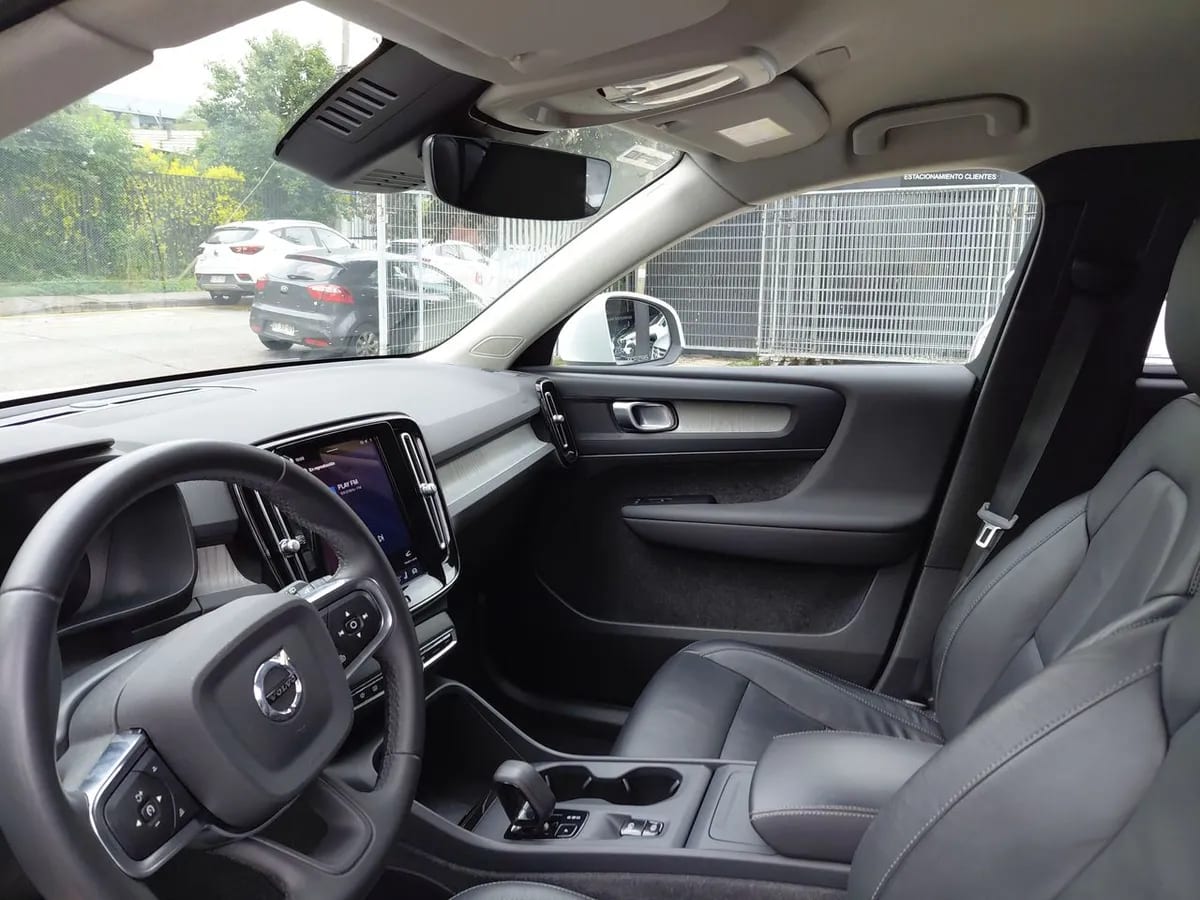 Volvo Xc40 2.0 B4 Plus Hibrido Fwd At 5p año 2024