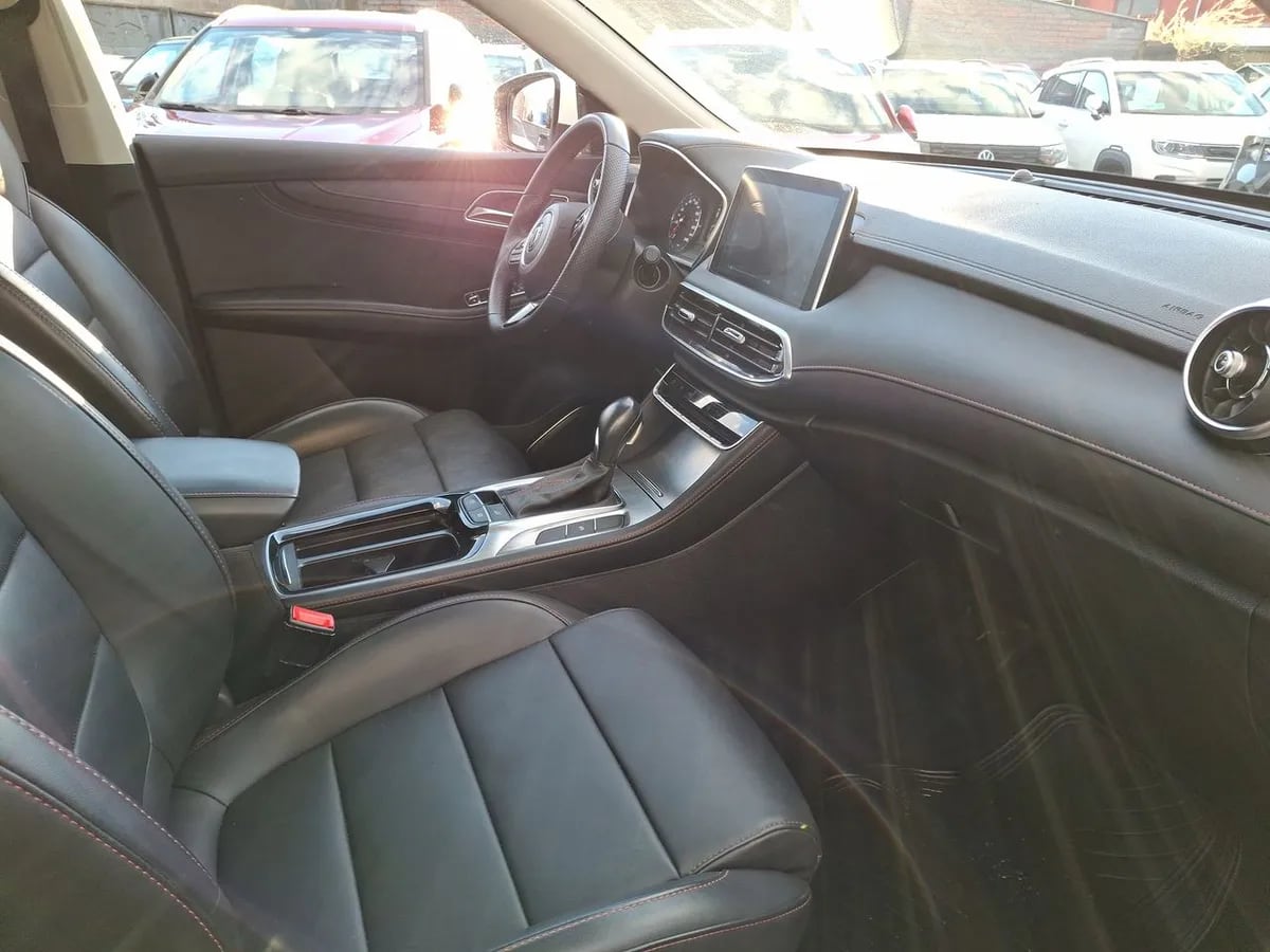 MG Hs 1.5t Dlx 2wd Dct At 5p año 2026