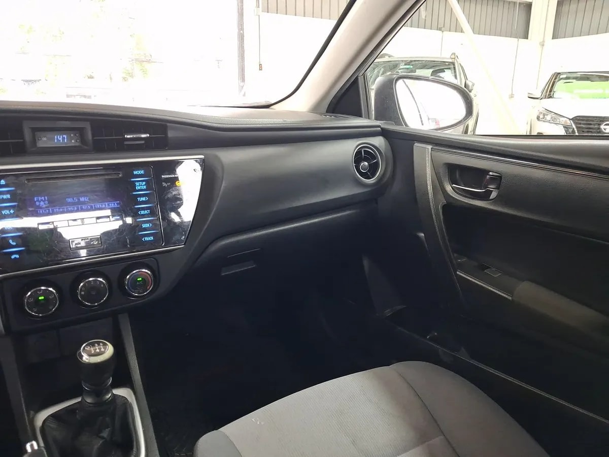 Toyota Corolla 1.8 Gl 4x2 Mt 4p año 2017