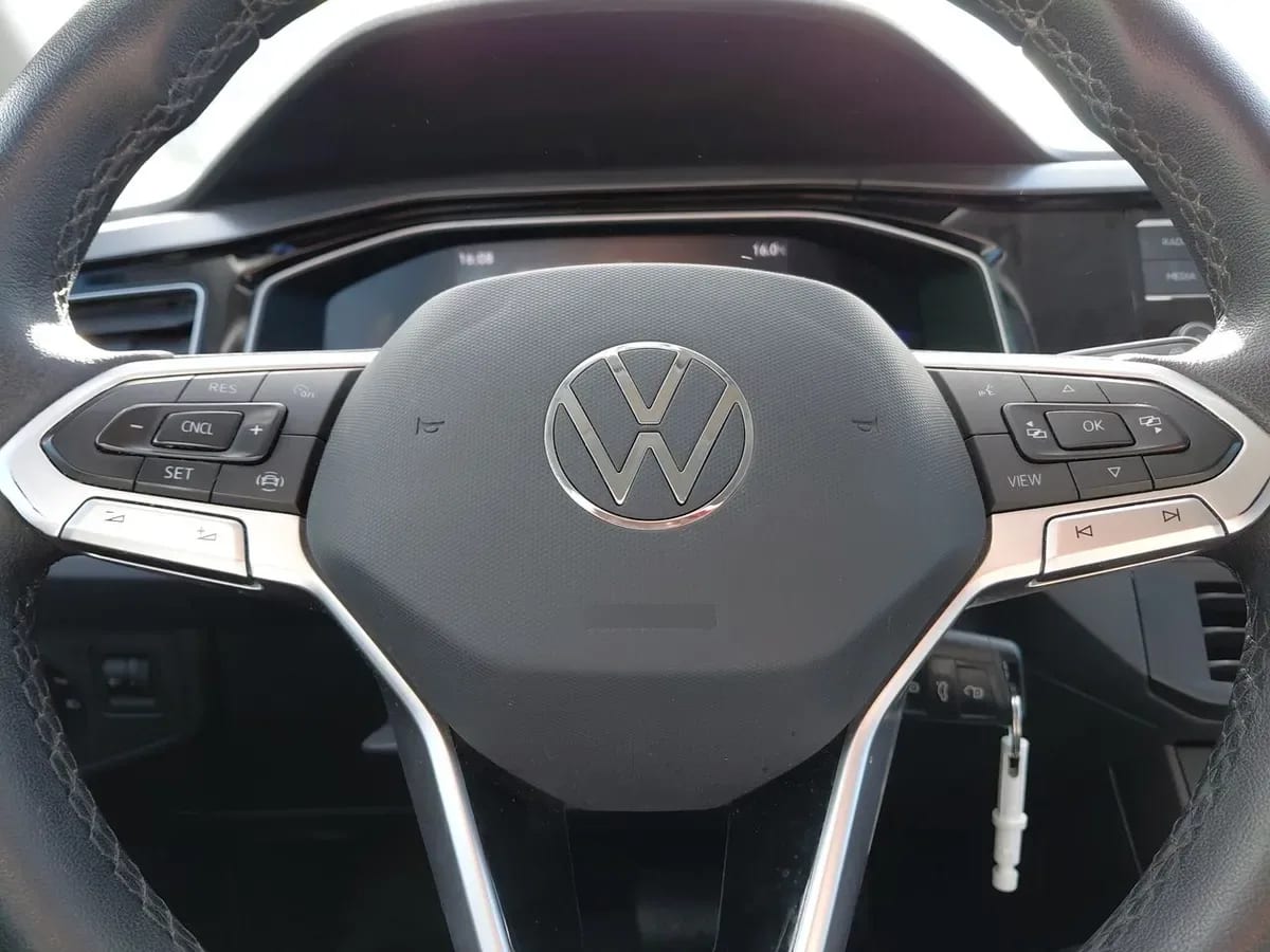 Volkswagen Nivus 1.0 Tsi Comfortline 4x2 At 5p año 2024