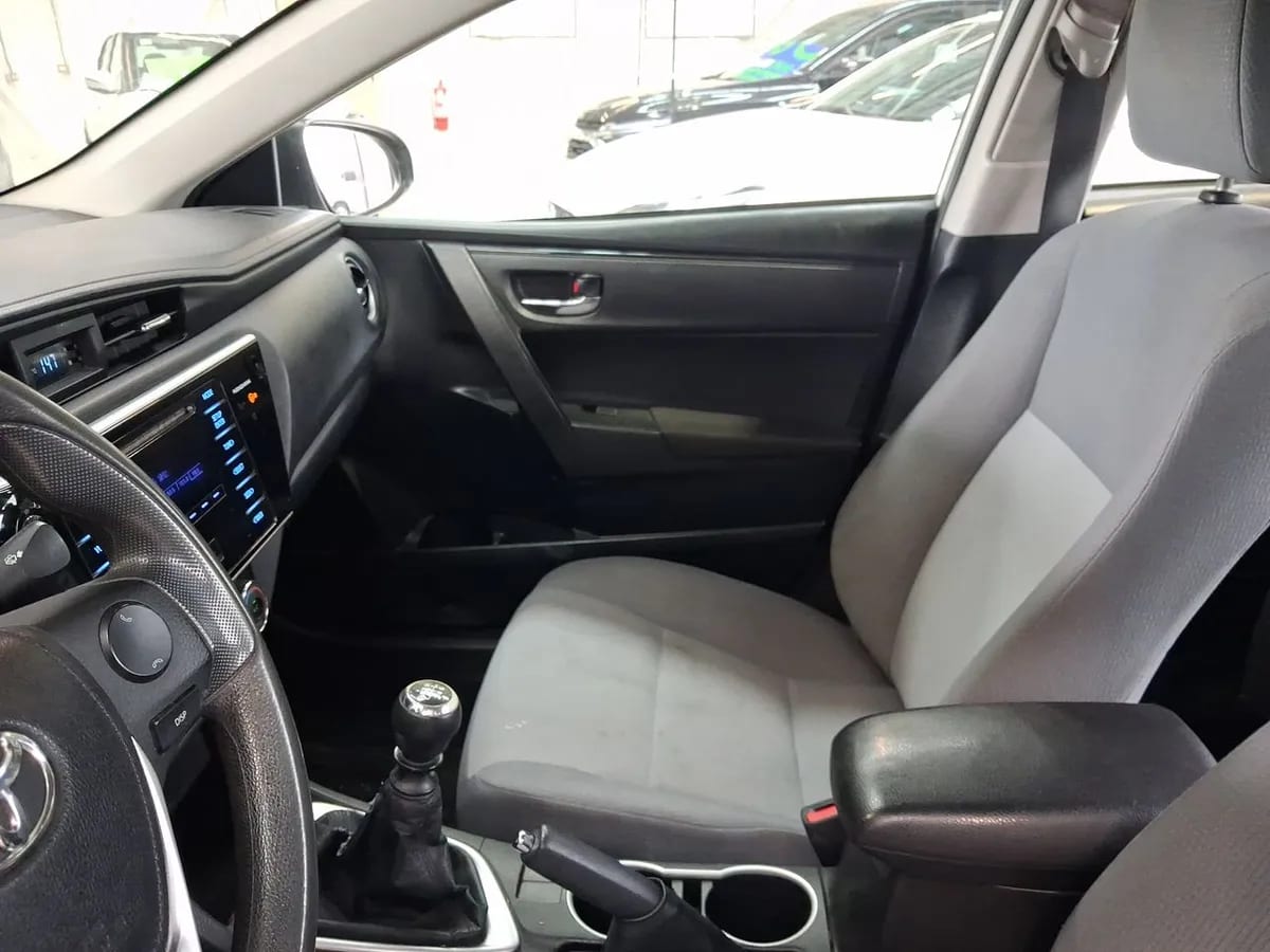 Toyota Corolla 1.8 Gl 4x2 Mt 4p año 2017