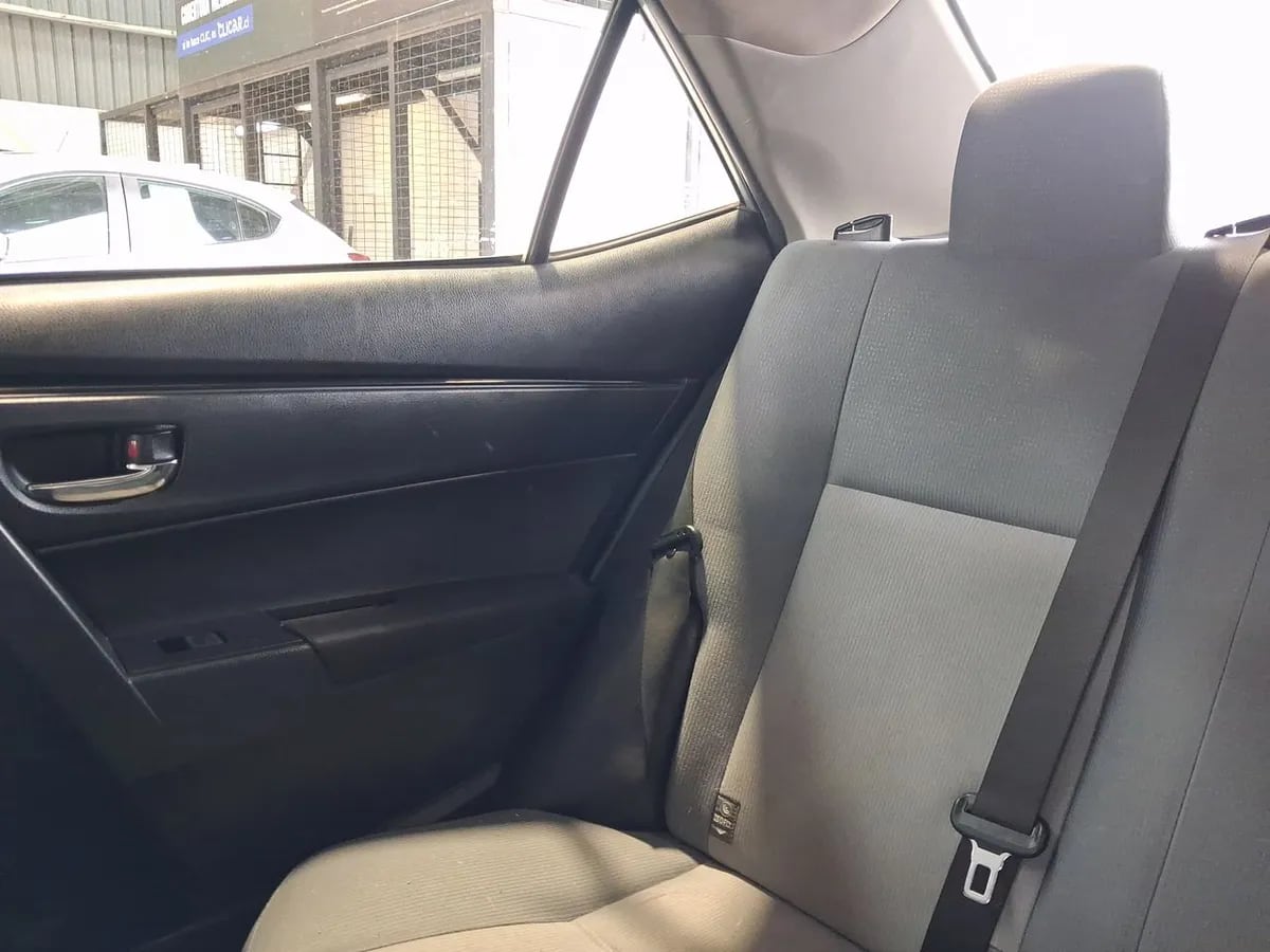 Toyota Corolla 1.8 Gl 4x2 Mt 4p año 2017