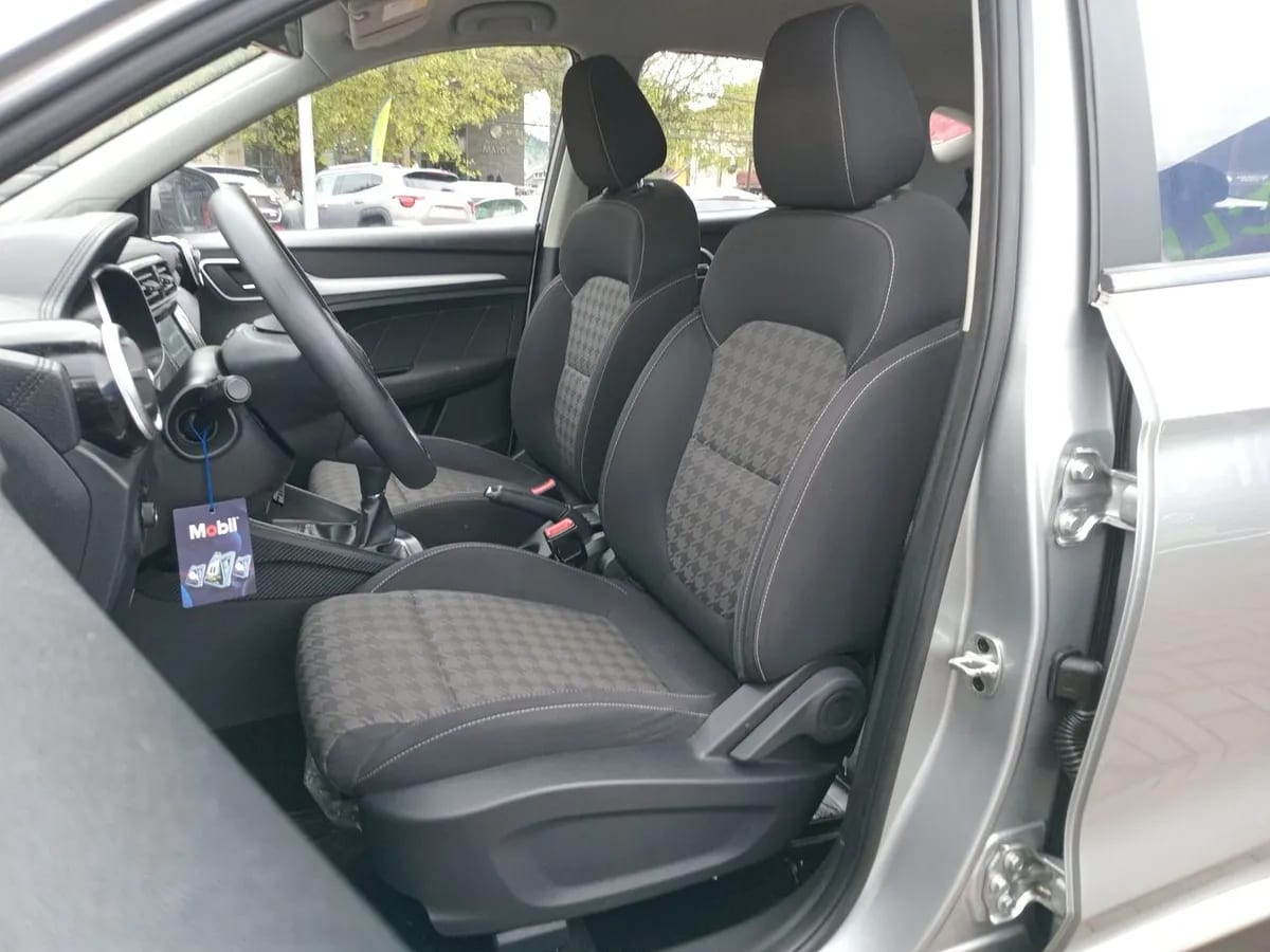 MG Mg Zs 1.5 Std Plus 2wd Mt 5p año 2025
