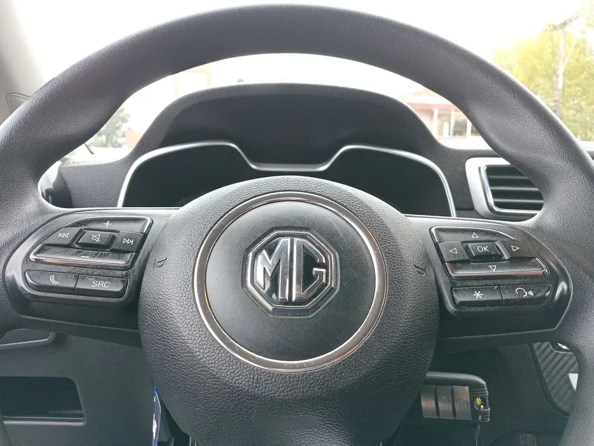 MG Mg Zs 1.5 Std Plus 2wd Mt 5p año 2025