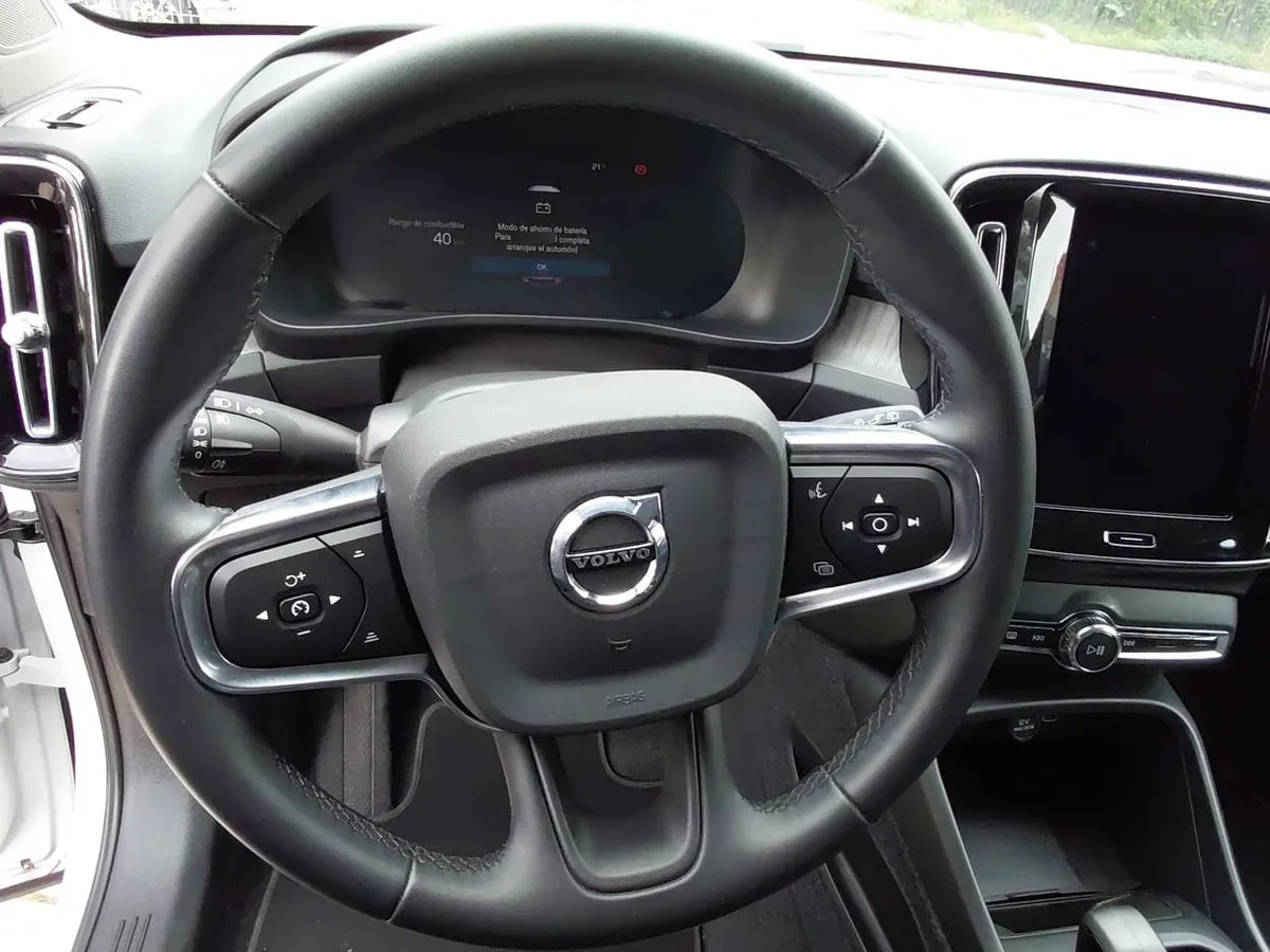 Volvo Xc40 2.0 B4 Plus Hibrido Fwd At 5p año 2024