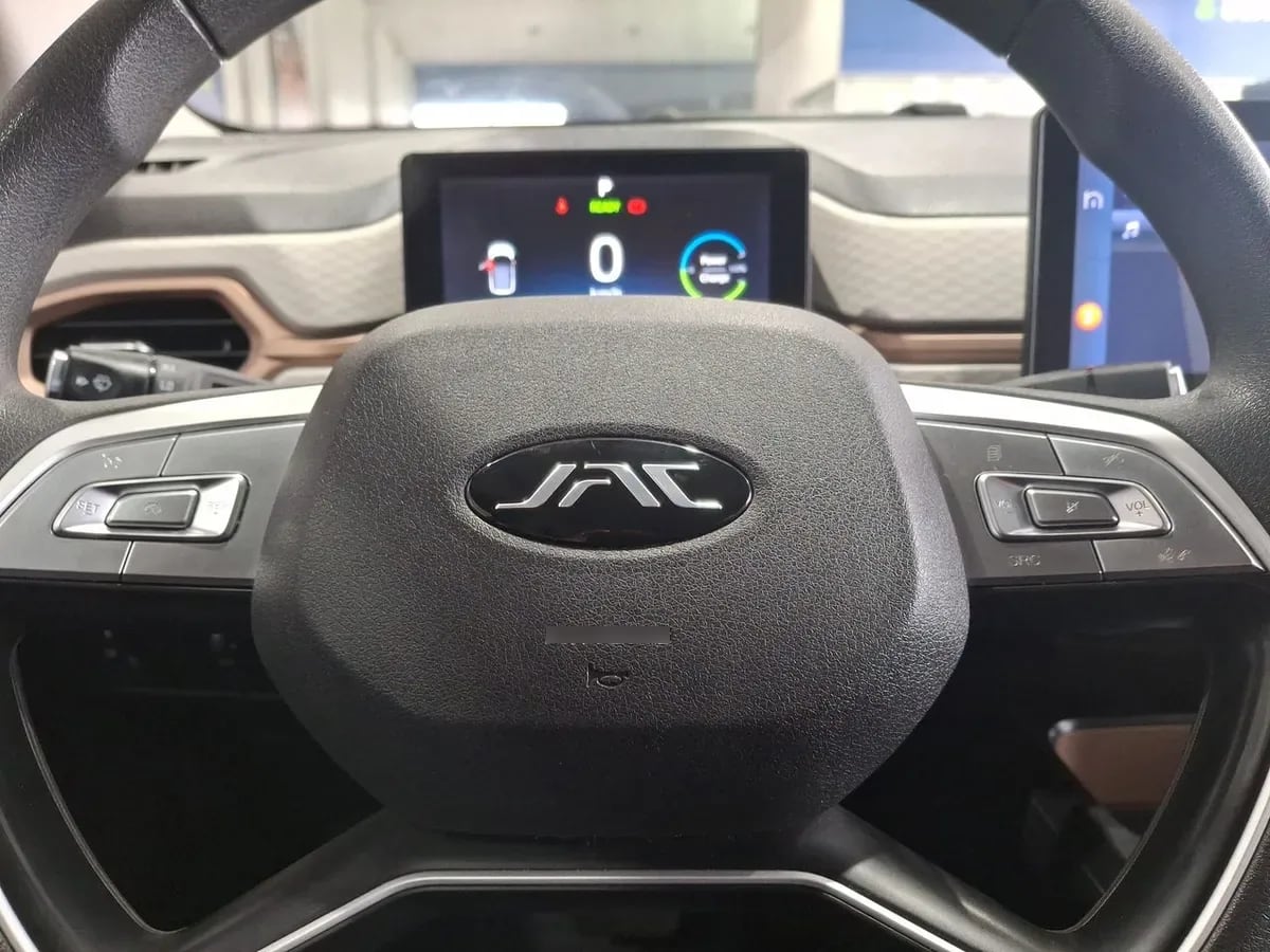 JAC E-Js1 Electrico Luxury 4x2 At 5p año 2025