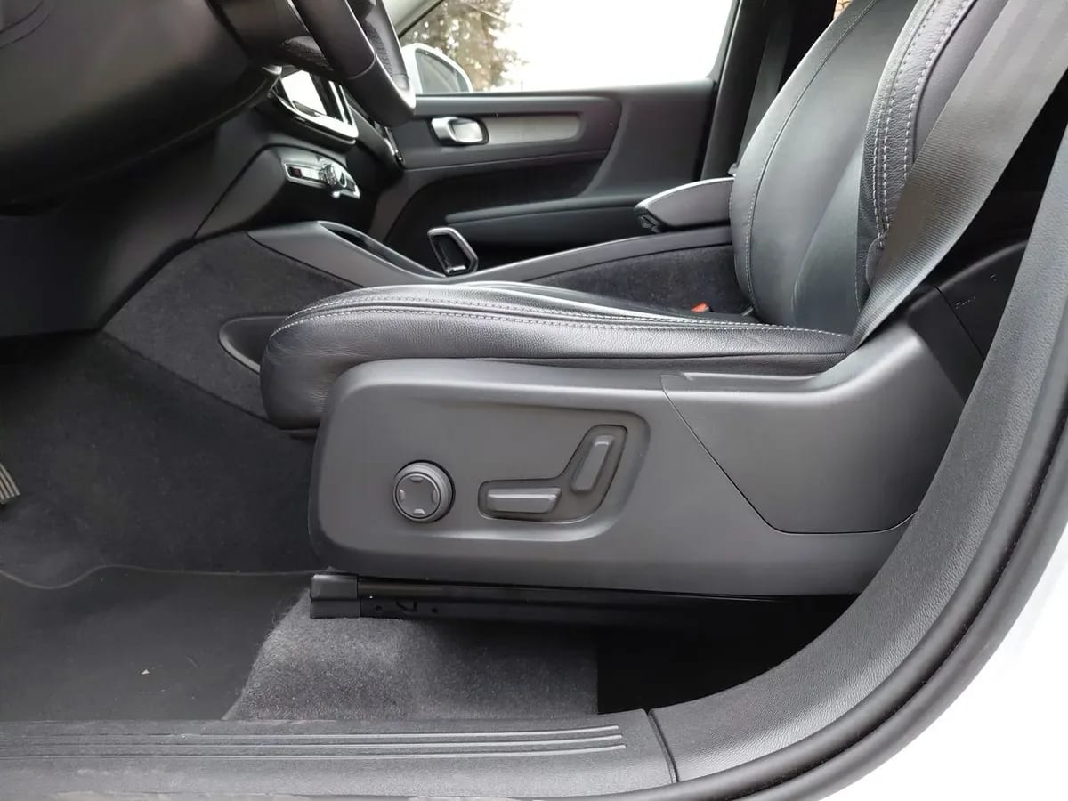 Volvo Xc40 2.0 B4 Plus Hibrido Fwd At 5p año 2024