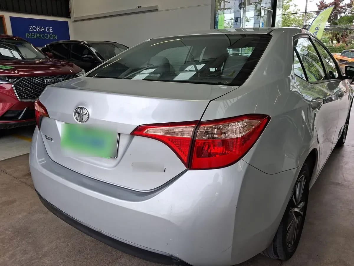 Toyota Corolla 1.8 Gl 4x2 Mt 4p año 2017