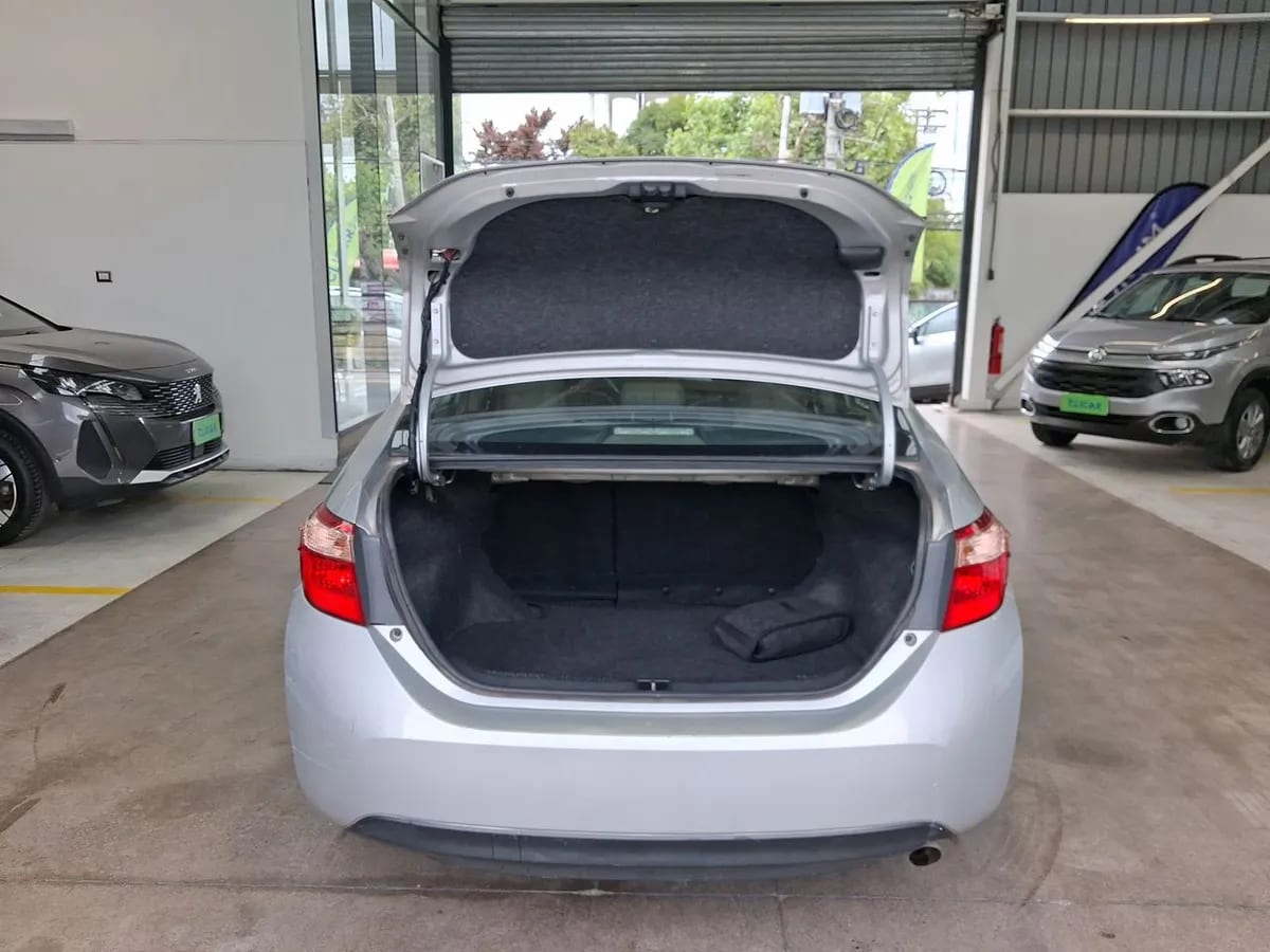 Toyota Corolla 1.8 Gl 4x2 Mt 4p año 2017