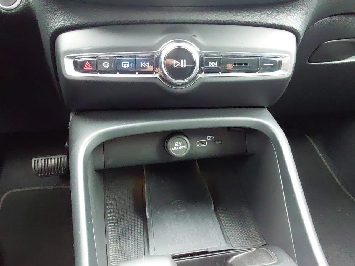 Volvo Xc40 2.0 B4 Plus Hibrido Fwd At 5p año 2024