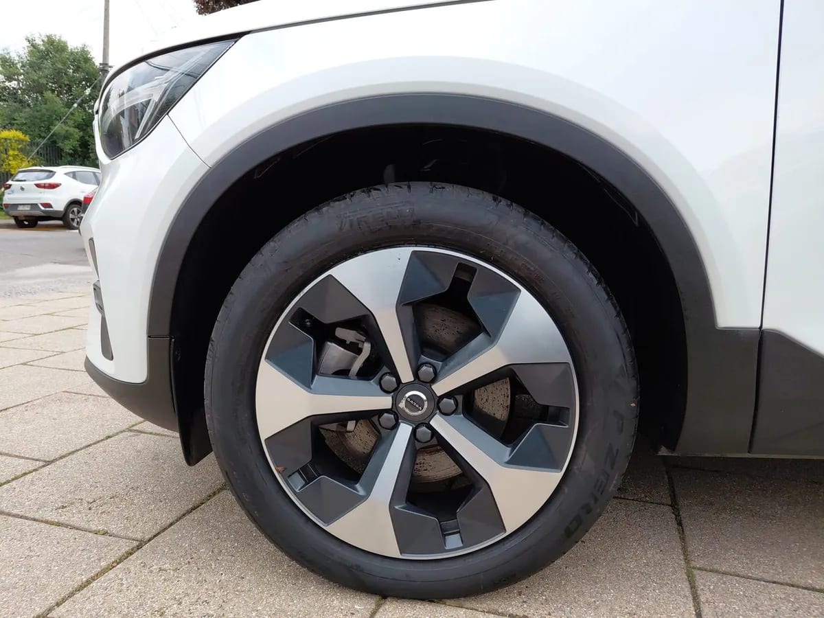 Volvo Xc40 2.0 B4 Plus Hibrido Fwd At 5p año 2024