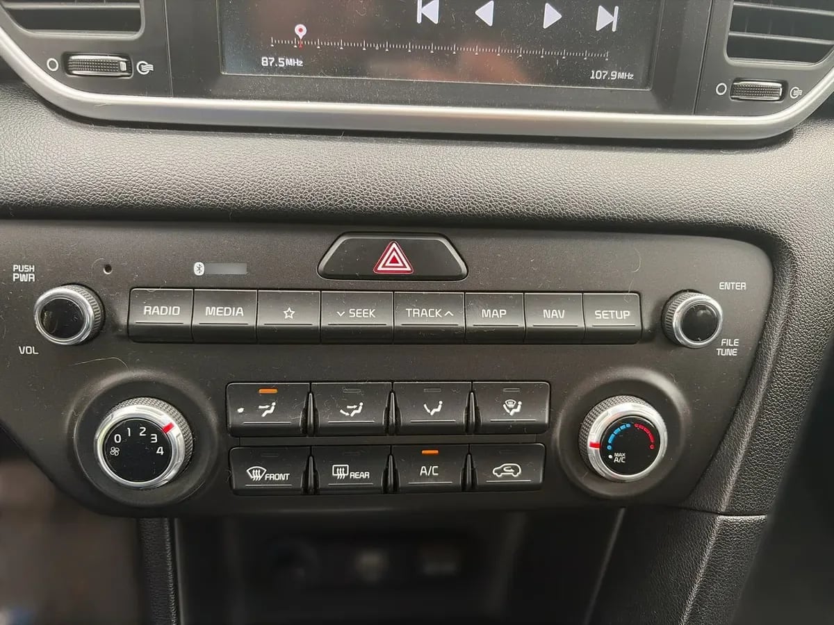 Kia Sportage 2.0 Lx 2wd 6at 5p año 2021