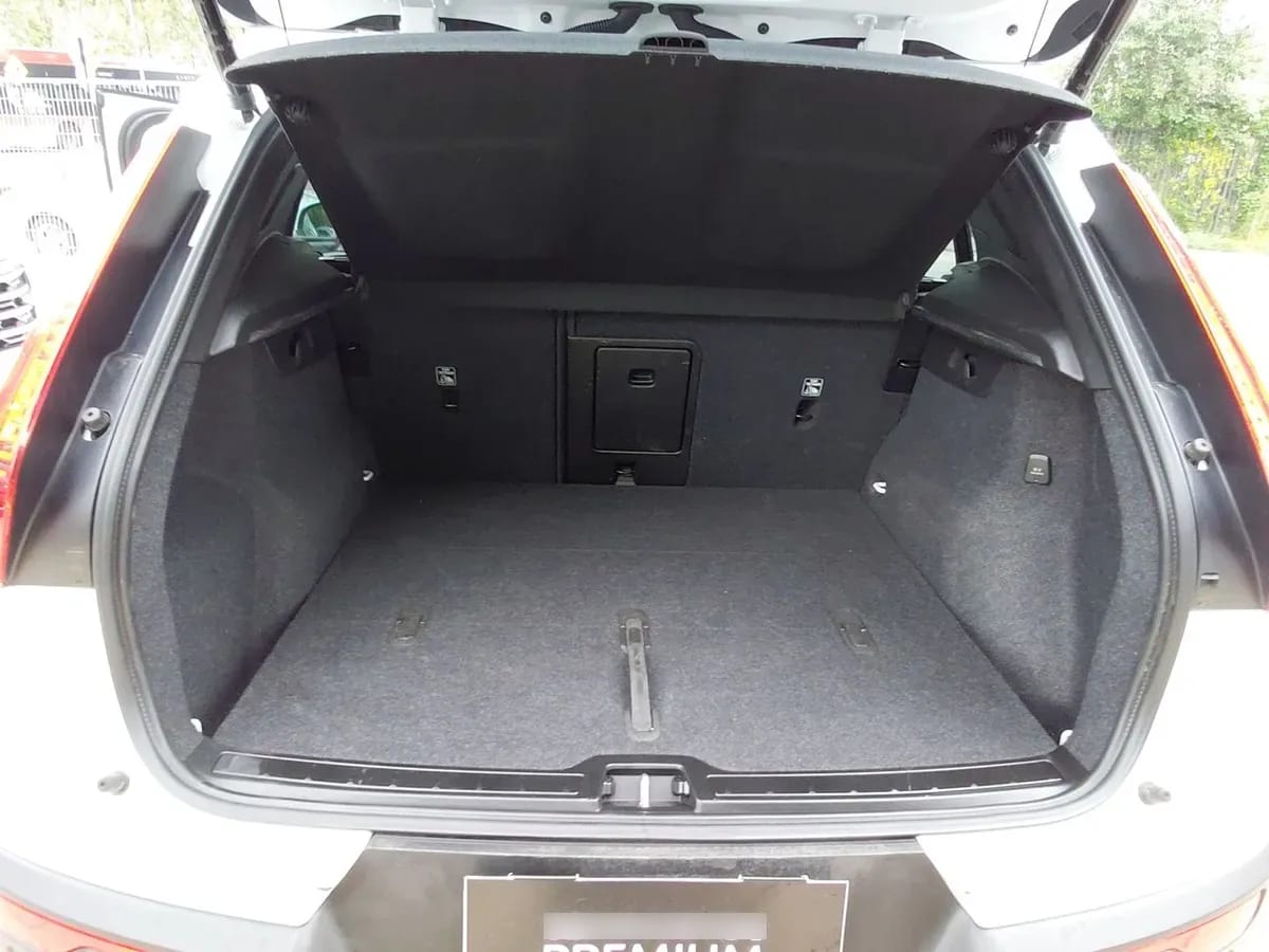 Volvo Xc40 2.0 B4 Plus Hibrido Fwd At 5p año 2024