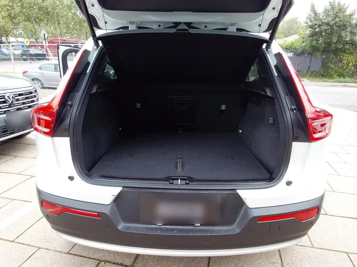 Volvo Xc40 2.0 B4 Plus Hibrido Fwd At 5p año 2024