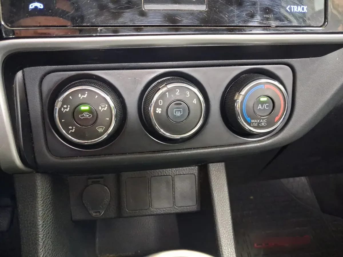 Toyota Corolla 1.8 Gl 4x2 Mt 4p año 2017