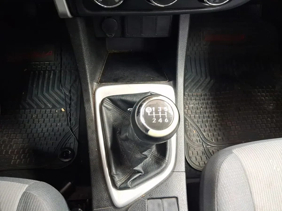Toyota Corolla 1.8 Gl 4x2 Mt 4p año 2017