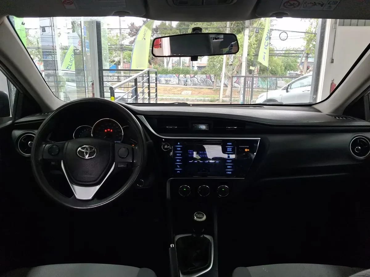 Toyota Corolla 1.8 Gl 4x2 Mt 4p año 2017
