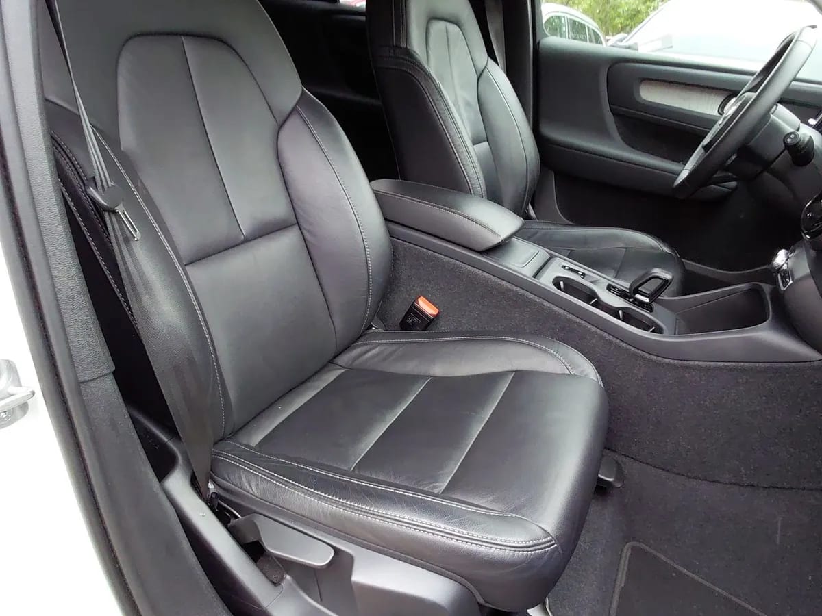 Volvo Xc40 2.0 B4 Plus Hibrido Fwd At 5p año 2024
