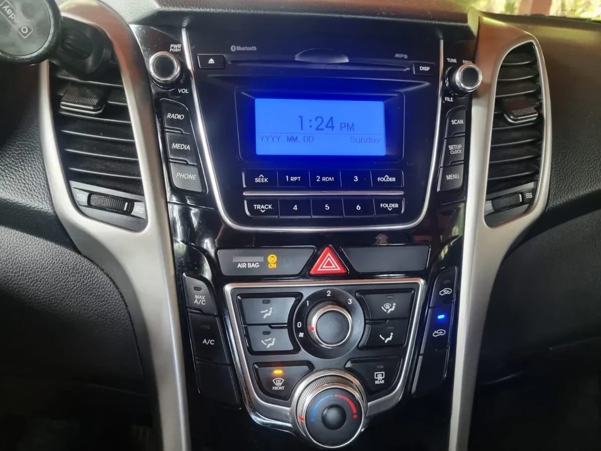 HYUNDAI I-30 1.6 Gd 5dr Crdi Gls Sun Mt Diesel año 2017