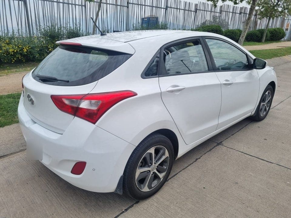 HYUNDAI I-30 1.6 Gd 5dr Crdi Gls Sun Mt Diesel año 2017