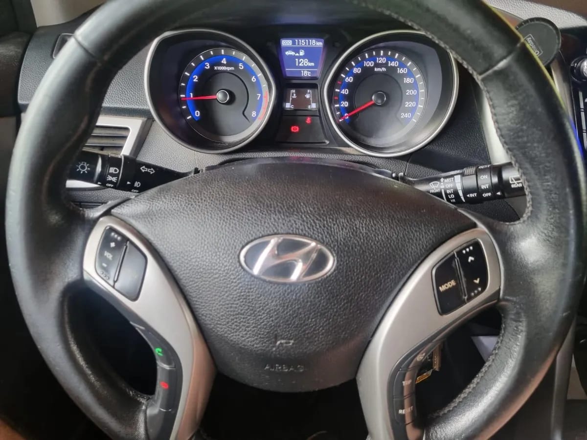 HYUNDAI I-30 1.6 Gd 5dr Crdi Gls Sun Mt Diesel año 2017