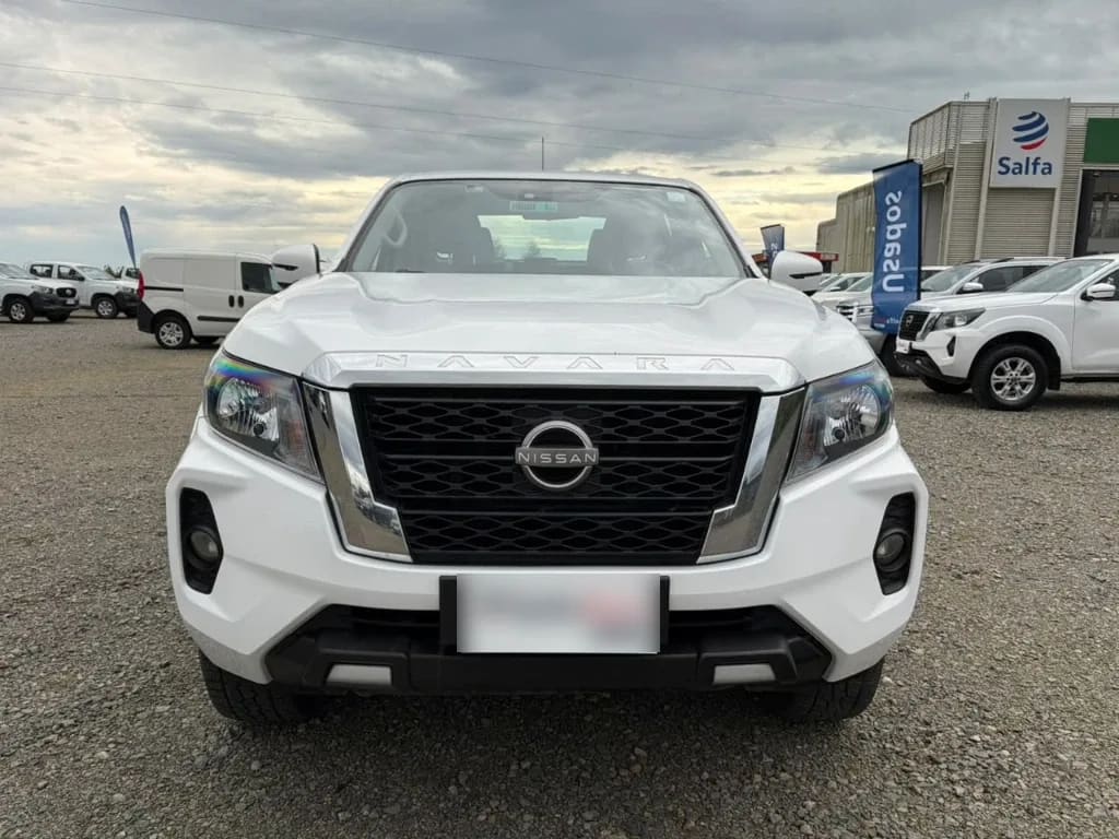 Nissan Navara D Cab 4x4 2.3 At año 2023